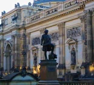 Kunstakademie - Lipsiusbau + Semper Denkmal