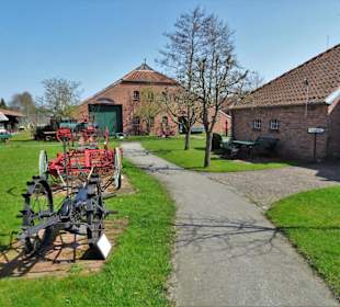 Im Außengelände des Dörpmuseum Münkeboe