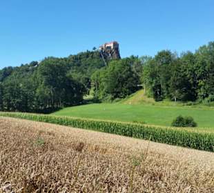 Wandern durch Wiesen und Felder