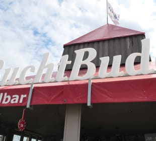 Pause bei der Buchtbude am Ufer der Elbe