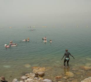 Baden im Toten Meer