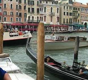 Kanály, mosty a gondoly - symbol Benátek