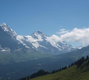 Blick auf die gegenüberliegenden Berge