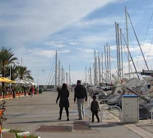 Promenade am Jachthafen Yasmine