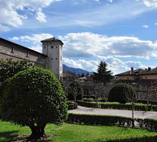Garten mit Blick auf den Adlerturm