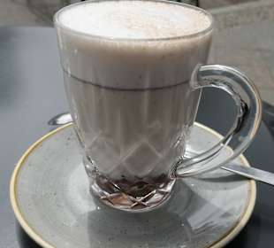 Café Jenseits am Rio-Reiser-Platz in Kreuzberg