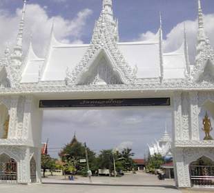 Eingang von der Sukhumvit Rd