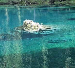 15 Min vom Hotel liegt der Karersee