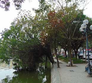 Hoan Kiem See in Hanoi
