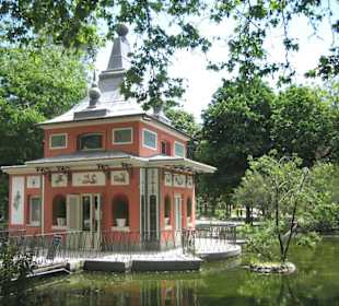 Retiro-Park / Ein Fischerhäuschen als Info-Stand