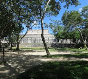 Spaziergang auf dem Ruinengelände