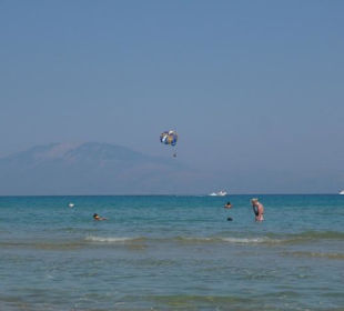 Z plazy widoczny jest Peloponez