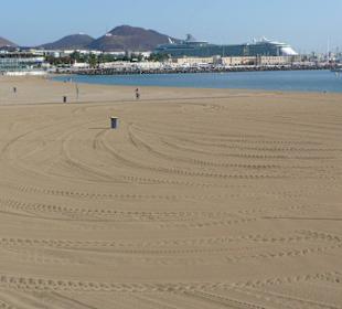 Strand beim Hafen von Las Palmas