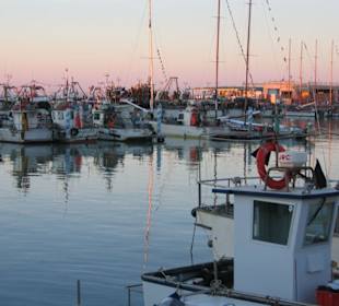 Hafen in Abenddämmerung