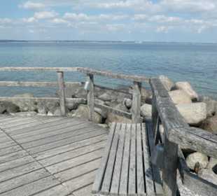 Am Brückenkopf vom Steg am Niendorfer Hafen