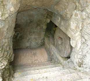 Mühlenstein am Felsengrab