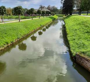 Der Graben um die Anlage 