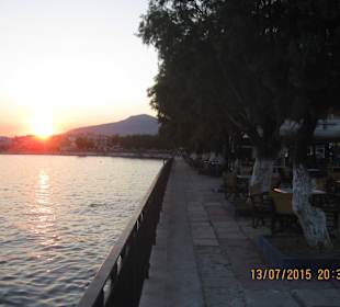 Promenade im Sonnenuntergang