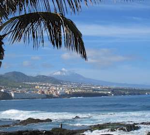Felsstrand mit Blick zum Teide