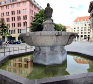 Dinglinger Brummen an der Kirche