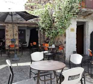 Der Innenhof der Bar Yesterday