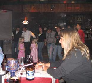 In der Sunshine-Bar am Abend