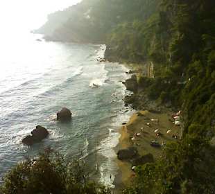 Ausicht auf dem Weg zu Mirtiotissa Bucht