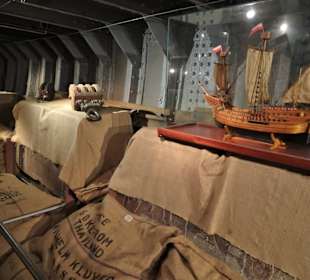 Die Ausstellung im Laderaum der Rickmer Rickmers