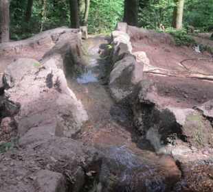 Zulauf Wasserfall am Hilschweiher