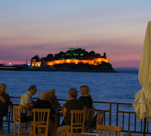 Blick von Kusadasi auf die Katzeninsel