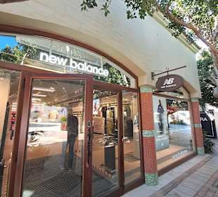 Festival Park Outlet Center