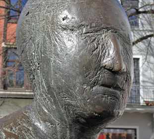 Impressionen vom Ottilie Hoffmann Denkmal