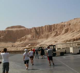 Blick auf den Tempel der Hatschepsut