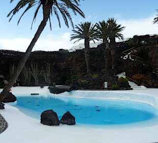 Türkisfarbener Pool