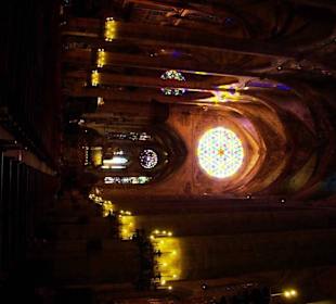 Kirchenschiff von hinten gesehen