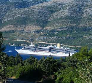 Kreuzfahrtschiff vor Medvinjak