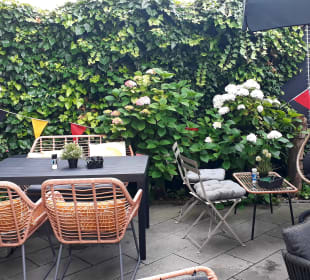 Oma Rosa Café Garten