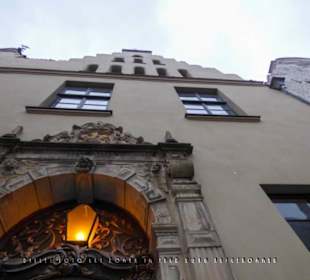 Blick die Fassade hinauf