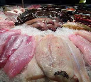 Frischfischangebot im Fiedlers Fischmarkt