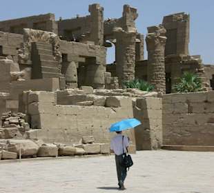 Japaner mit Sonnenschirm