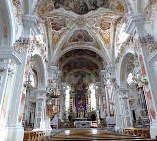 Fresken im Mittelschiff der Stiftskirche Neustift