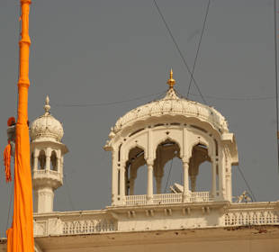 Täglicher Tücherwechsel an einen der Türme