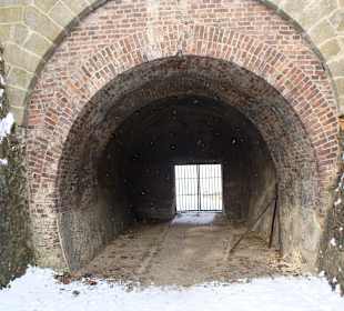 Krąży wiele opowieści o tajemniczych przejściach. 