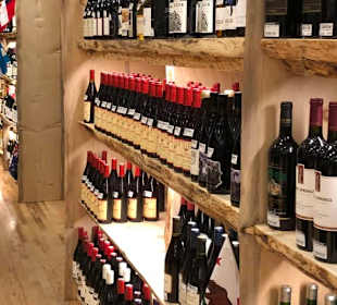 Weingandlung inn food court