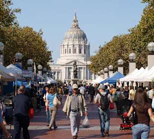 Markt am Sonntag vor der City Hall