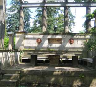 Exedra im Eingangsbereich