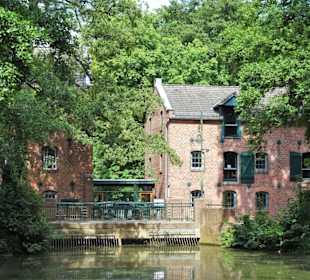 Blick auf die historische Wassermühle