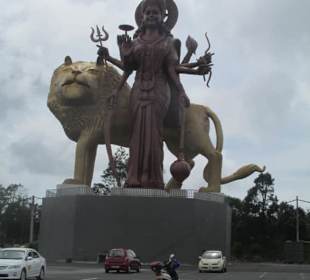 Hindutempel + Statuen