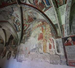 Wundervoll gemalte Fresken