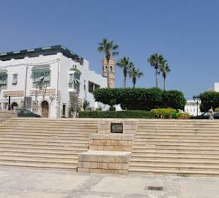 Treppenanlage vor der Moschee